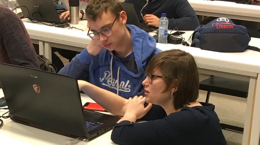 Weg van mijn bureau! afbeelding